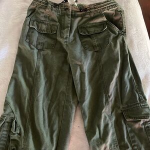 Women’s brandy Melville Green Cargo Pants